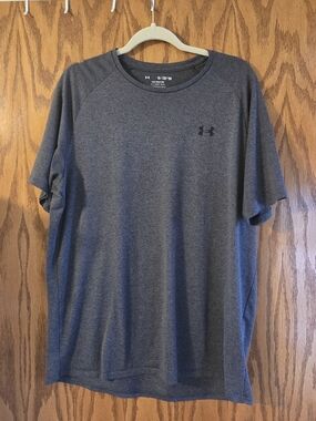 Under Armour Men’s Dark Gray Short Sleeve Performance Tee